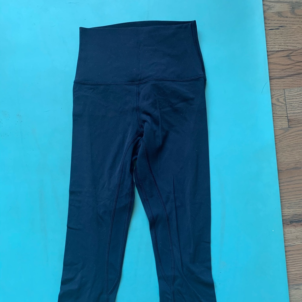 Lululemon navy blue cropped leggings